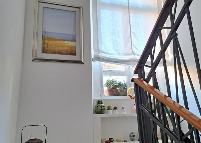 Casa Mari - Free Secure Parking, Breakfast, Private Bathroom, Wifi, Garden, Aircon, 5 Min Walk To Metro And Train Station Bed & Breakfast Milán