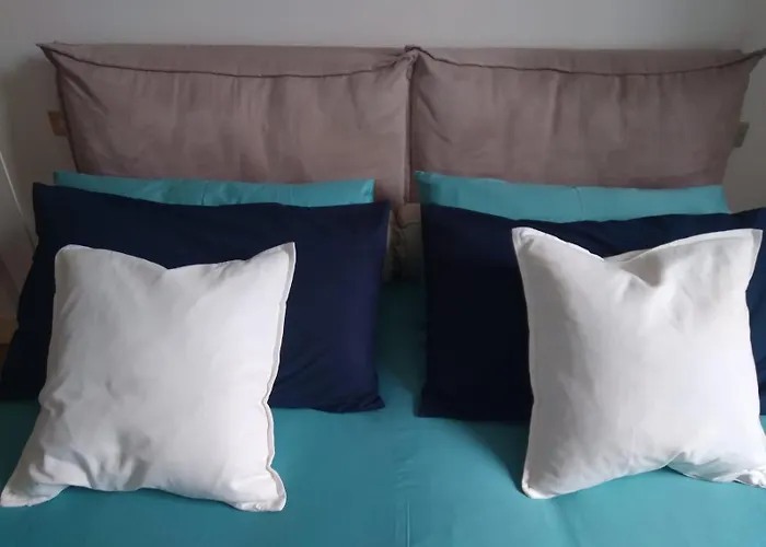 Casa Mari - Free Secure Parking, Breakfast, Private Bathroom, Wifi, Garden, Aircon, 5 Min Walk To Metro And Train Station 4* Milán