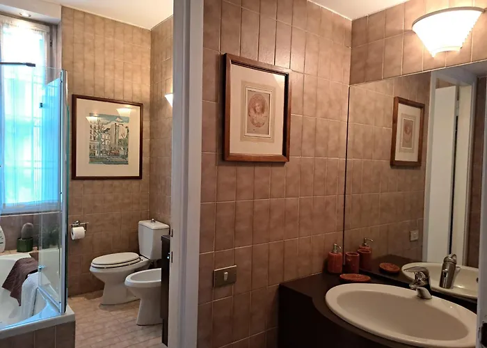 Bed & Breakfast Casa Mari - Free Secure Parking, Breakfast, Private Bathroom, Wifi, Garden, Aircon, 5 Min Walk To Metro And Train Station 4*