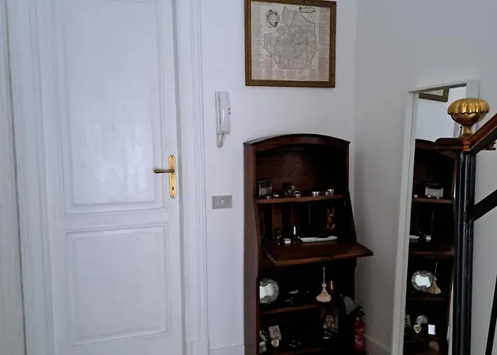 Casa Mari - Free Secure Parking, Breakfast, Private Bathroom, Wifi, Garden, Aircon, 5 Min Walk To Metro And Train Station Bed & Breakfast Milano