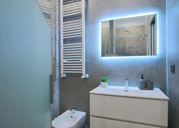 Wide & Bright 2 Bedroom Flat 50m From M4 Station * 밀라노