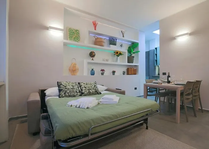 Wide & Bright 2 Bedroom Flat 50m From M4 Station *