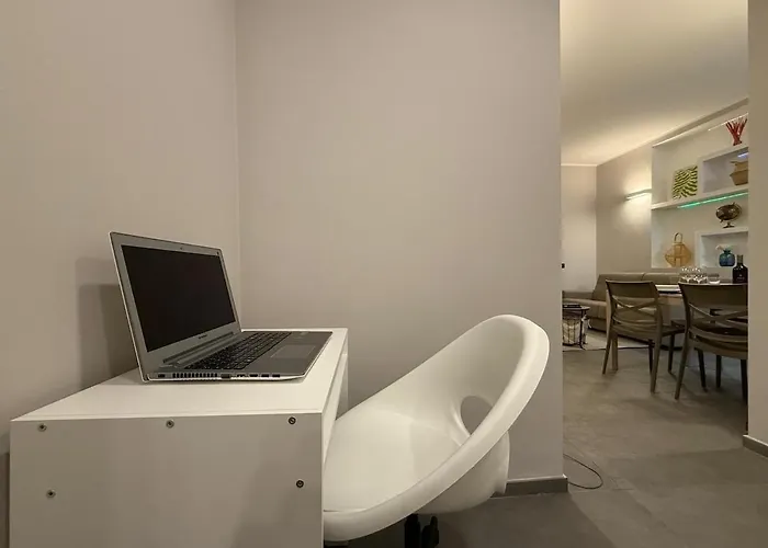 Wide & Bright 2 Bedroom Flat 50m From M4 Station 아파트