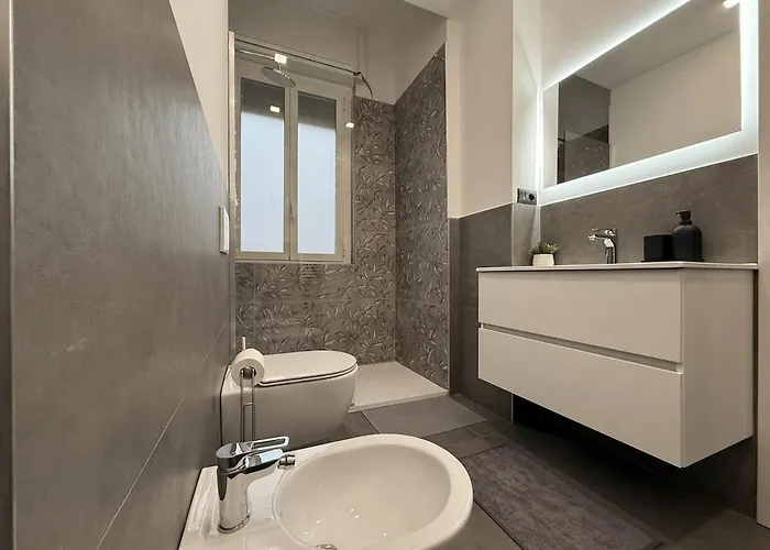 아파트 Wide & Bright 2 Bedroom Flat 50m From M4 Station