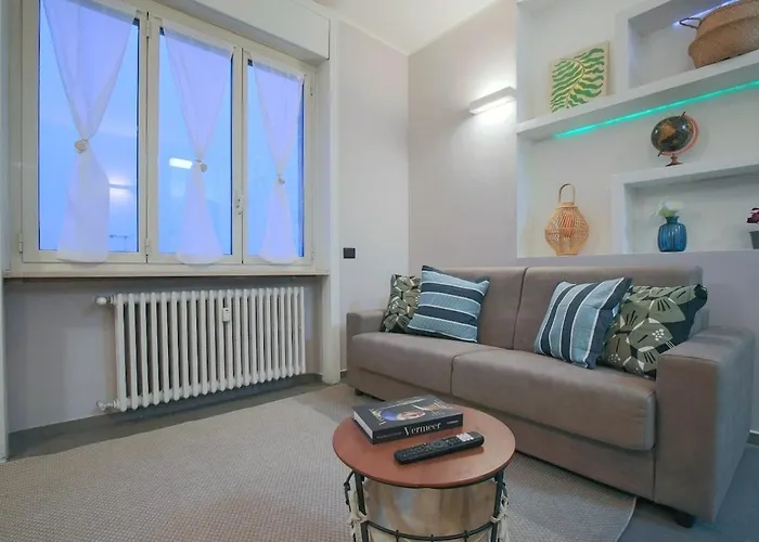 Wide & Bright 2 Bedroom Flat 50m From M4 Station 아파트 밀라노