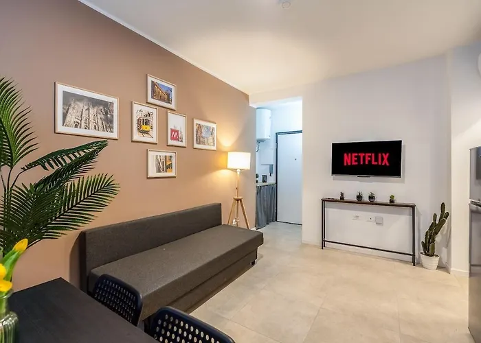 Authentic Private Flat 2 Min From Navigli アパート