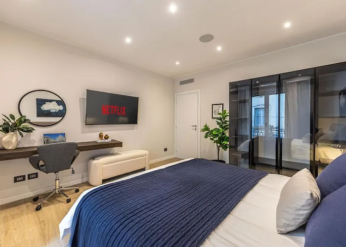 Apartment Luxury 2 Bedroom In *