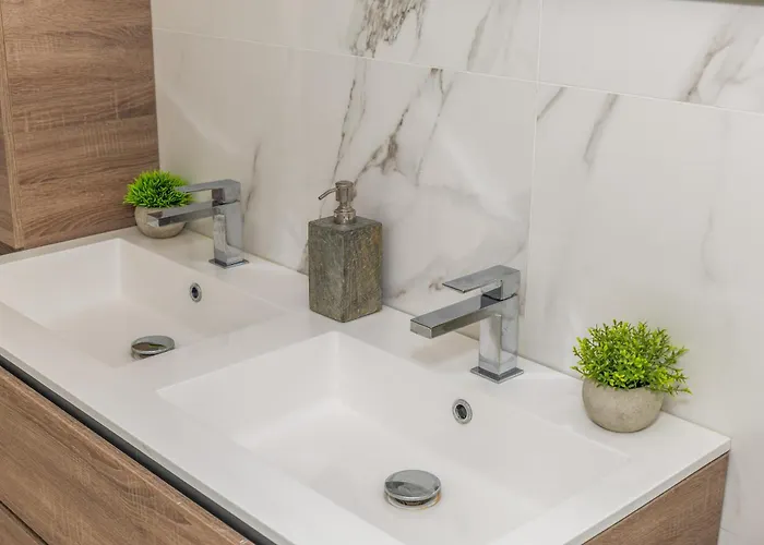 Apartment Luxury 2 Bedroom In *