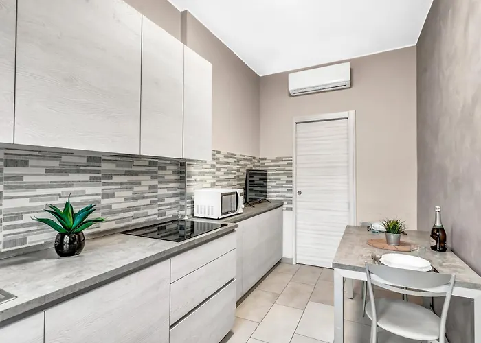 Ma22 - Duomo-loreto - Near The Duomo -