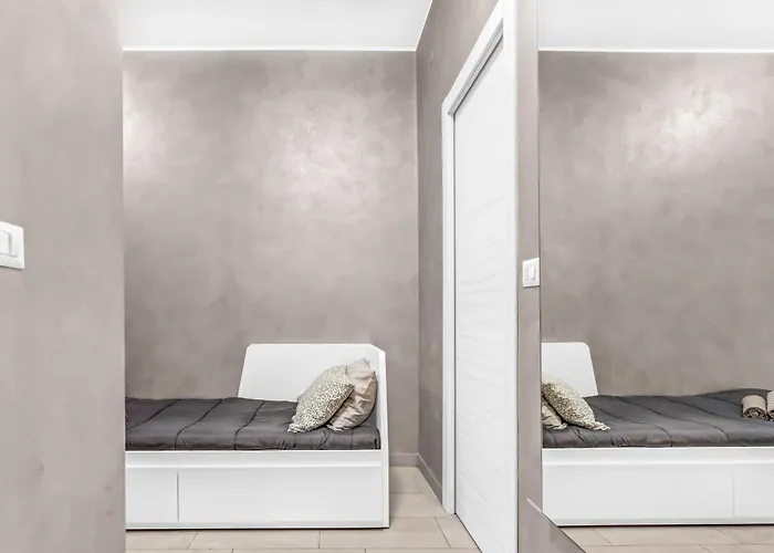 Ma22 - Duomo-loreto - Near The Duomo -