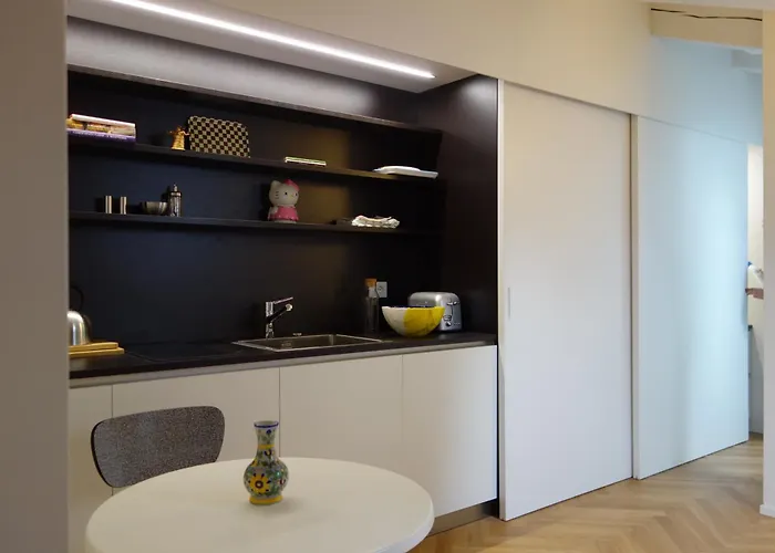 Charming On The Roofs Of Navigli Apartamento