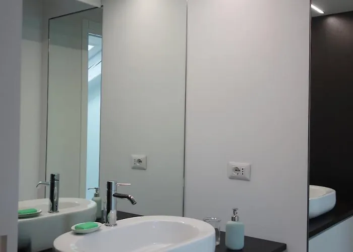 Charming On The Roofs Of Navigli Apartamento *