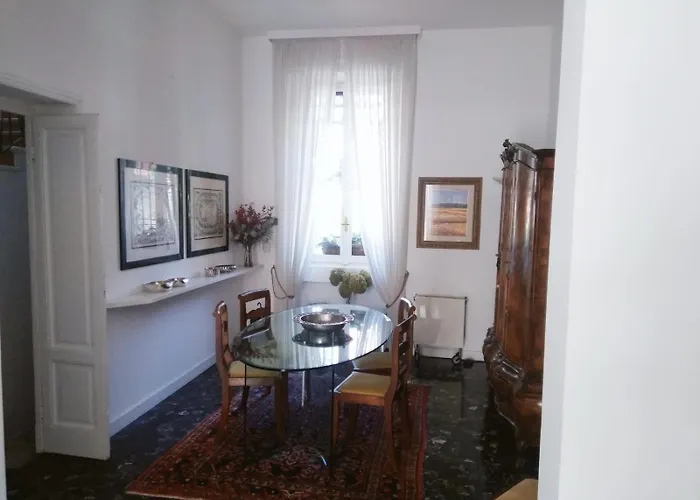 Casa Mari - Free Secure Parking, Breakfast, Private Bathroom, Wifi, Garden, Aircon, 5 Min Walk To Metro And Train Station