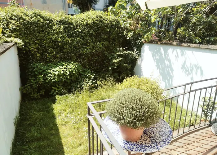 Bed & Breakfast Casa Mari - Free Secure Parking, Breakfast, Private Bathroom, Wifi, Garden, Aircon, 5 Min Walk To Metro And Train Station