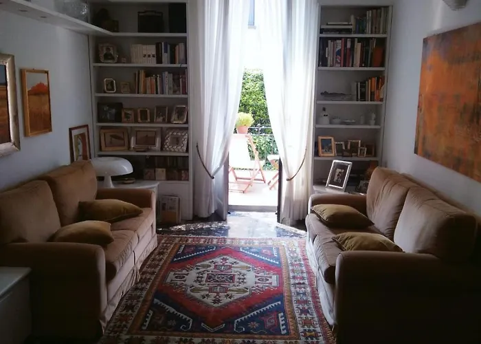 Bed & Breakfast Casa Mari - Free Secure Parking, Breakfast, Private Bathroom, Wifi, Garden, Aircon, 5 Min Walk To Metro And Train Station