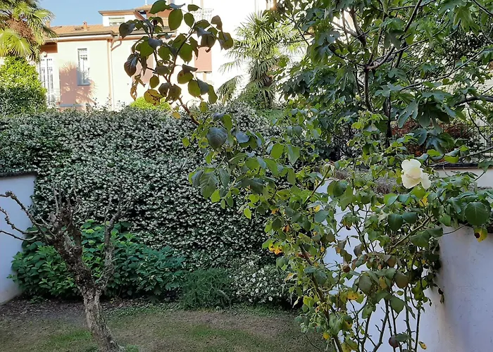 Casa Mari - Free Secure Parking, Breakfast, Private Bathroom, Wifi, Garden, Aircon, 5 Min Walk To Metro And Train Station 4*