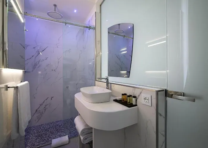 Otel Gatto Bianco Mia