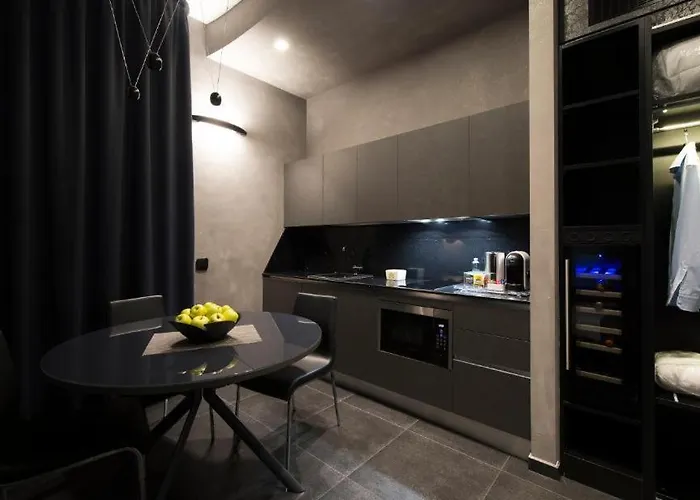 Gatto Bianco Mia Otel Milano