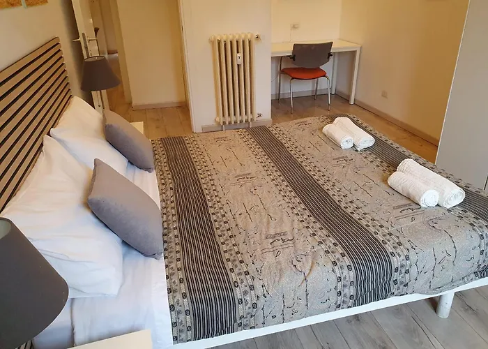 Spacious & Lovely - 4 Queen Bed Milan