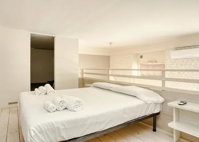 Modern Loft Near Bosco Verticale