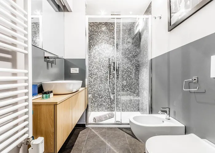 شقة Goldoni House - Duomo 2 K M - Porta Venezia - Linate *