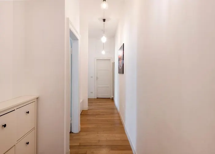 Luxury 3 Bedrooms - B *