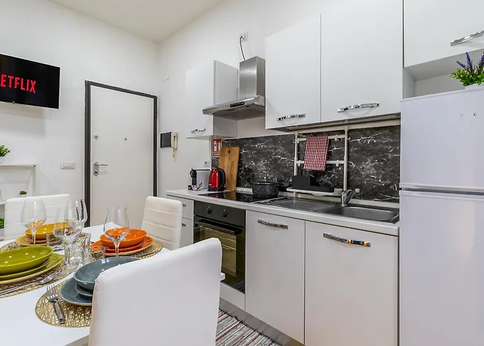 - Parking Nearby&free Wifi Milano