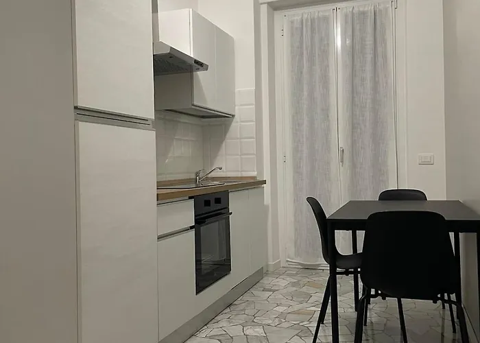 M4 Tolstoj - Duomo Tortona Navigli Area * ミラノ