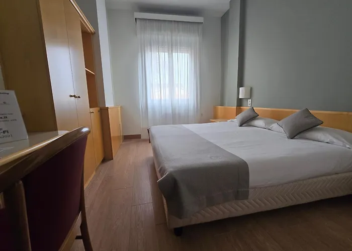 Mokinba Sant'ambroeus מלון 3*