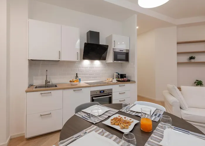 Longhena, 7 - Total White * מילאנו