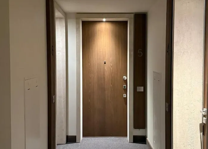 Ando's Boutique Garden