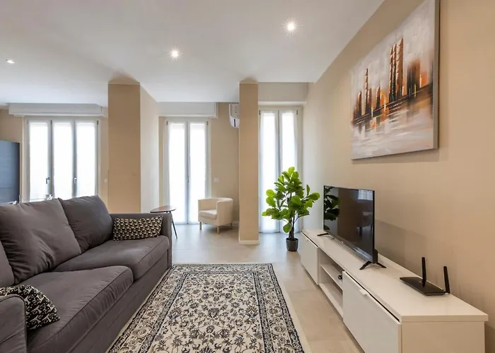 Bright 2 Bedrooms And 2 Bathrooms - B