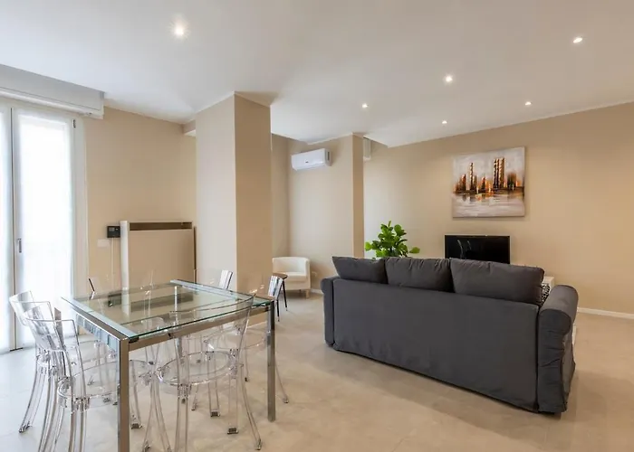 Bright 2 Bedrooms And 2 Bathrooms - B