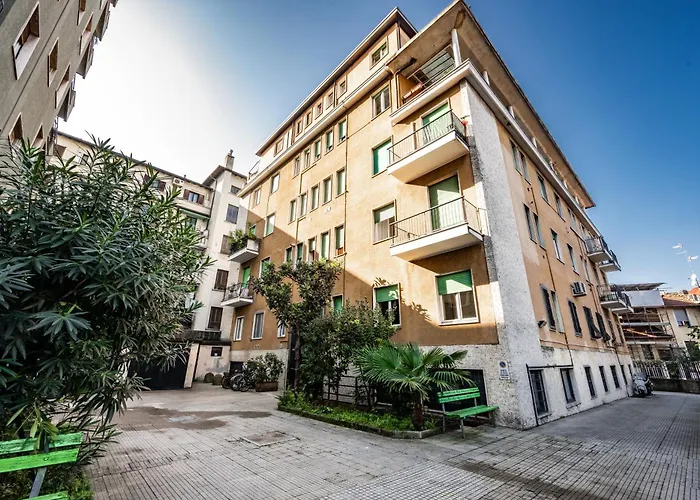 Design And Silence - Wide Renovated 2 Stops Form *