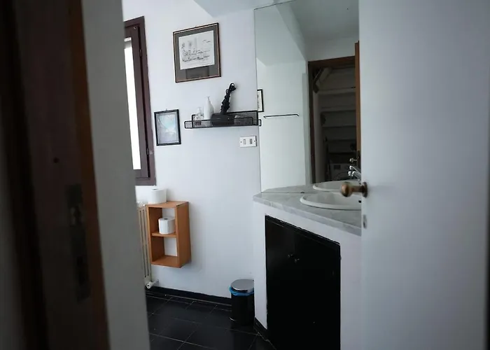 Very Vintage Milanese Apartamento *