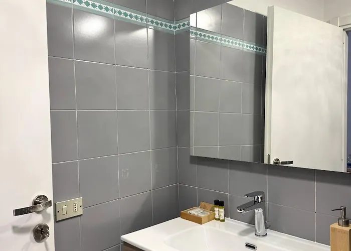 Navigli Metro4-tram2-naviglio Grande *