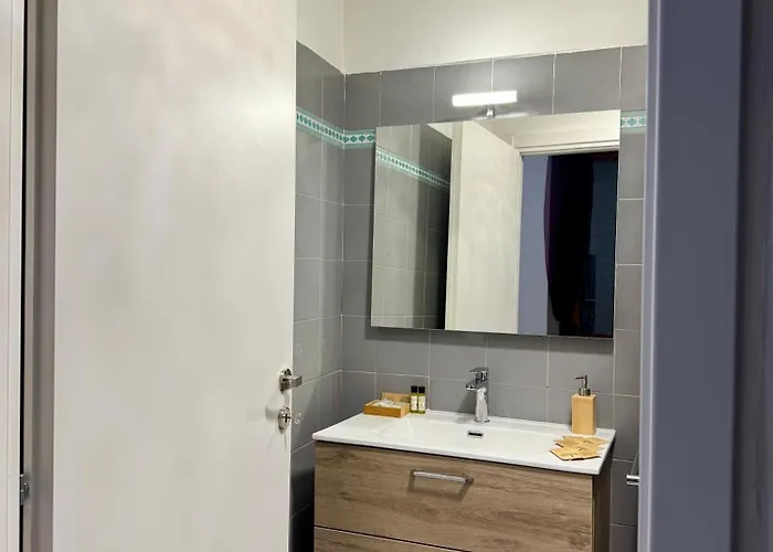 Navigli Metro4-tram2-naviglio Grande Milano