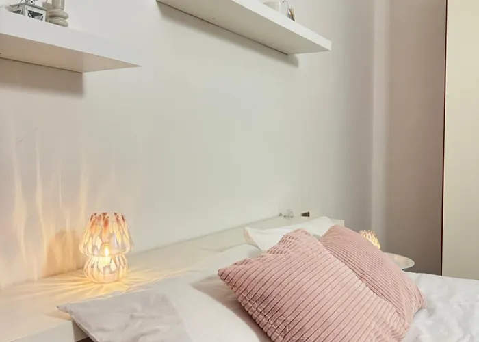 Navigli Metro4-tram2-naviglio Grande Milano