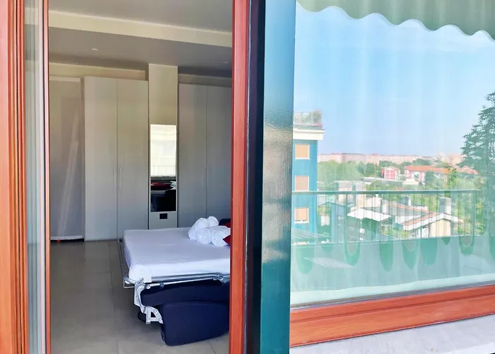 شقة Bwr - Elegant Loft With Terrace, San Siro