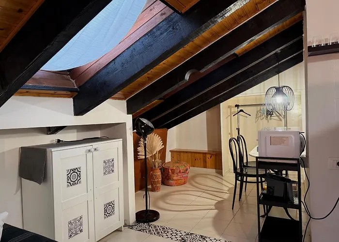 Hosting Dreams Attics - Duomo Appartement