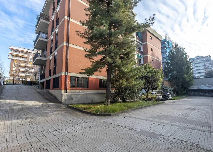 - San Siro Corner, With Private Parking