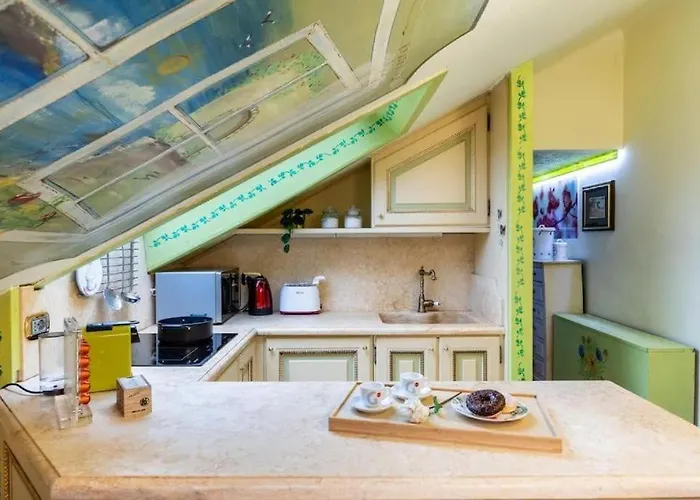 10' From Station-300 M From The Metro Apartment