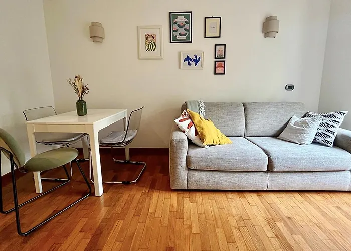 아파트 Moderno E Accogliente Bilocale Metro 4 Frattini Con Aria Condizionata E 15 Minutes To Center *