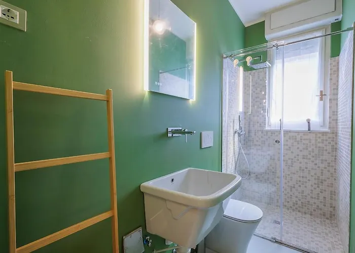 Station 3 Bedrooms & 2 Bathrooms - B Appartement