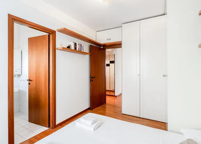 Quiet With Terrace - 20 Min From Duomo شقة