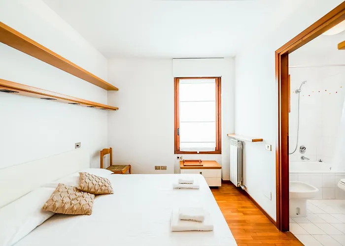 شقة Quiet With Terrace - 20 Min From Duomo