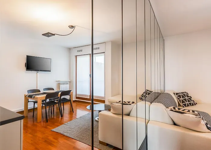 شقة Quiet With Terrace - 20 Min From Duomo