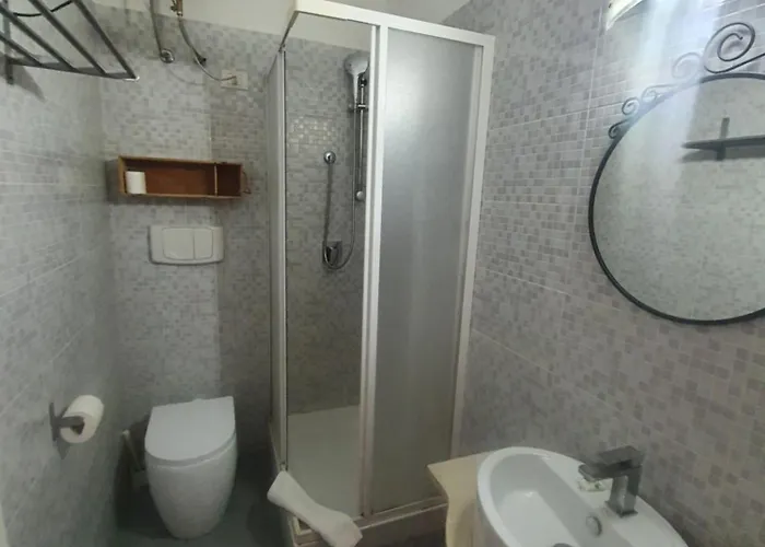 Sira House 招待所 3*