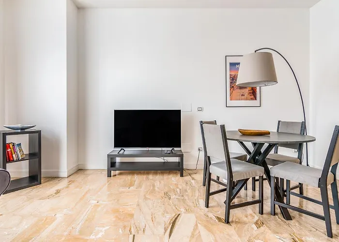 - Brand New 4 Pax Life & The Giulio Cesare 5 * Milano