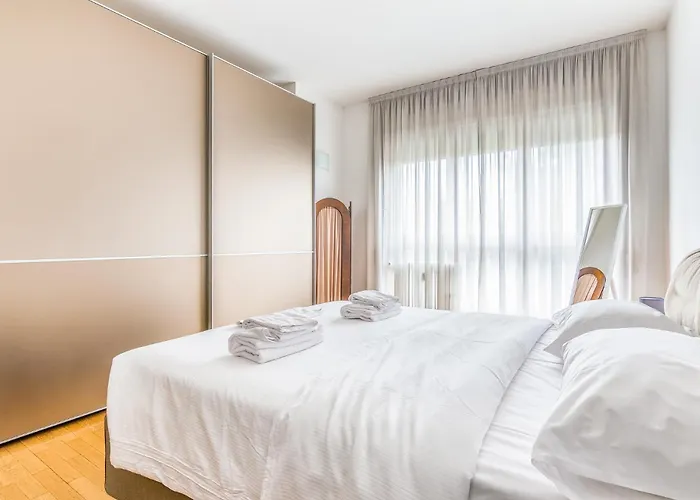 - Brand New 4 Pax Life & The Giulio Cesare 5 Milano